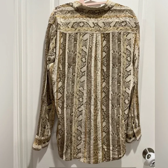 Equipment 100% Silk Brown Cream Striped Snakeskin Button-Down Shirt Size Medium - Picture 4 of 5